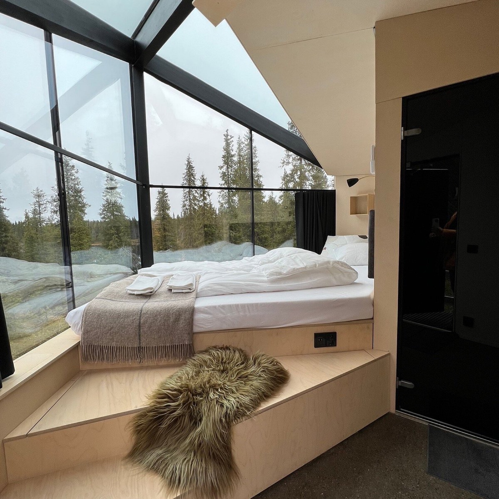 Glass Igloos — Sleep under the sky